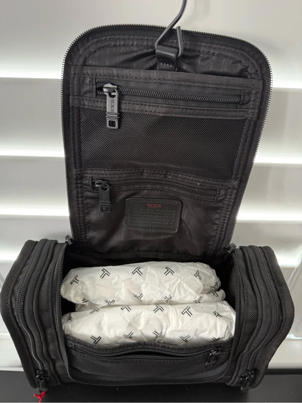 NWT Alpha 3 Hanging Travel Kit $225 MSRP